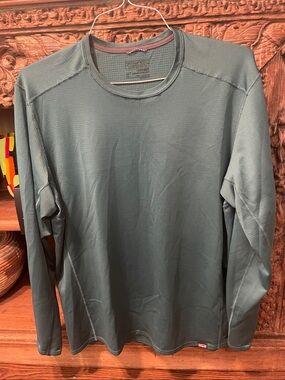 Patagonia Men's Long Sleeve Crew in Green. Note collar is not perfect